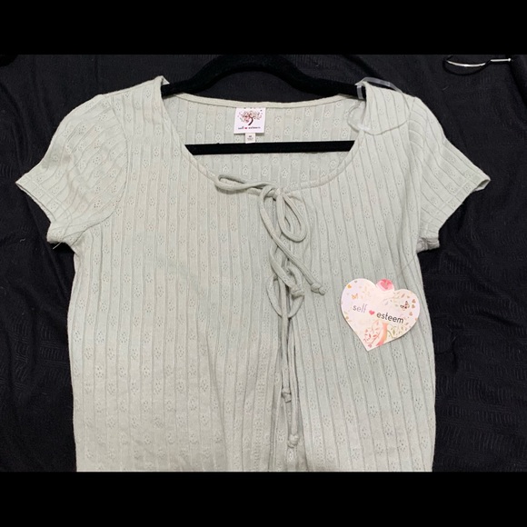 Shirt close in the top green - Picture 2 of 5